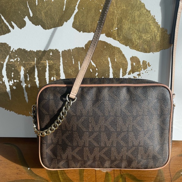 Michael Kors Crossbody - Picture 4 of 17